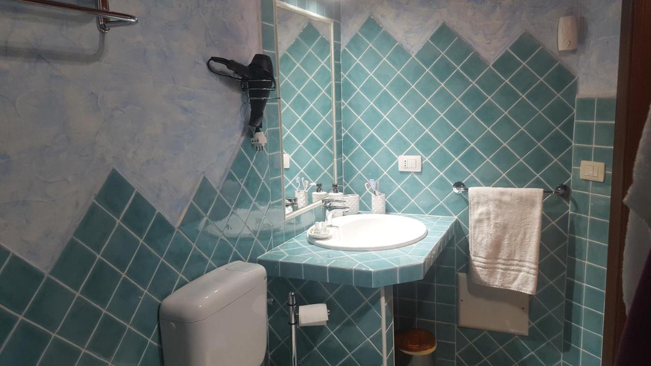 B&B Da Sabrina Сан-Теодоро Екстер'єр фото